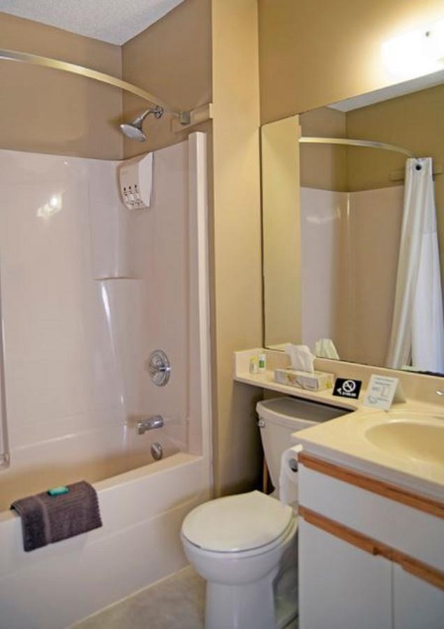 Manitou Beach Lakeside Country Inn מראה חיצוני תמונה